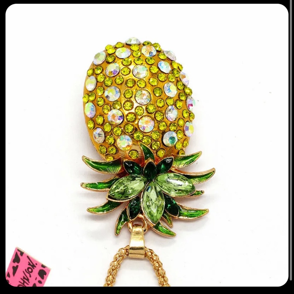 Betsey Johnson Inspired Pineapple Pendent Necklace - Picture 3 of 3